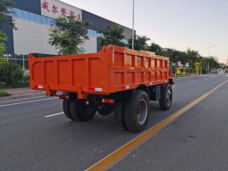 12噸四驅(qū)礦用運(yùn)輸車